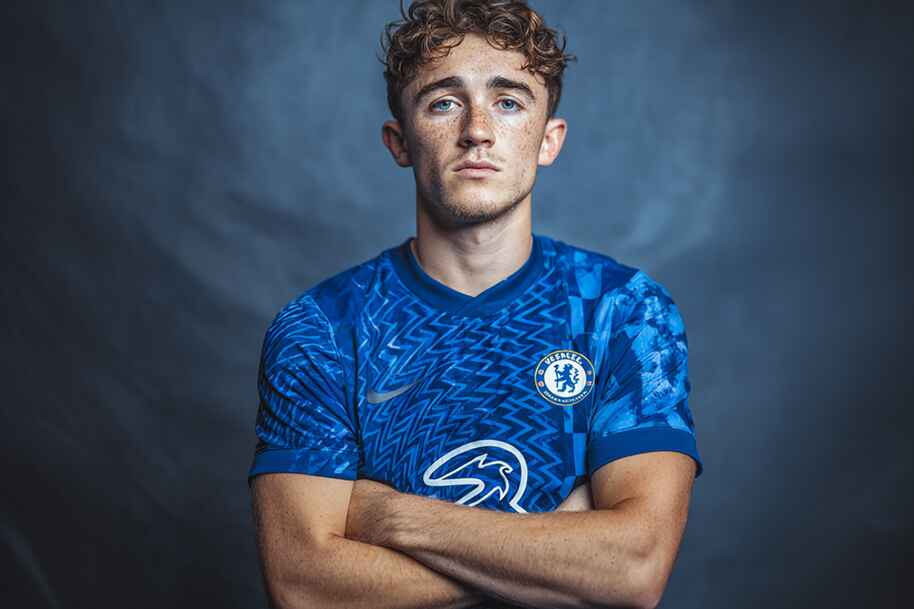 Cole Palmer-style portrait of rising football star in Chelsea jersey, as featured in Eternal Slots blog post on instant withdrawals.